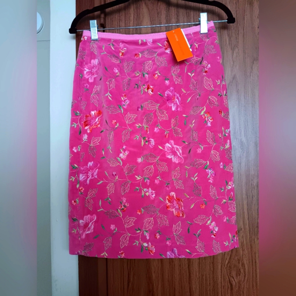 Embroidered skirt